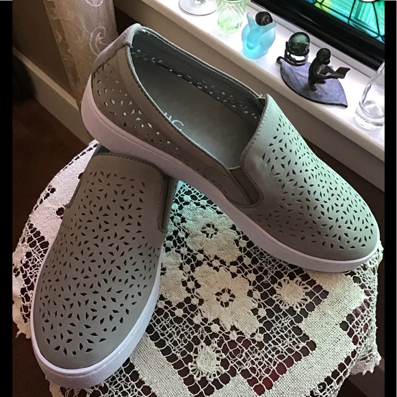 vionic kani suede slip on sneakers